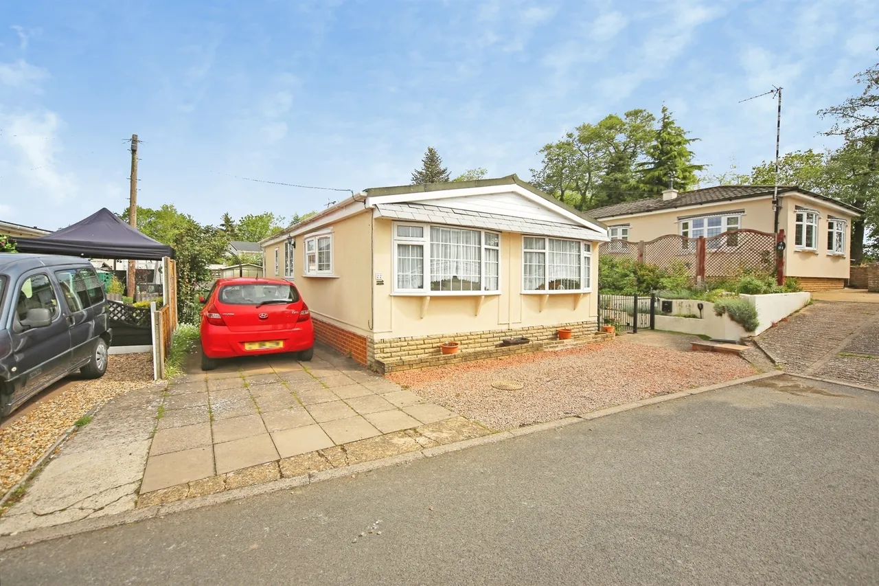 2 bed park home for sale — Wootton Hall, Wootton Wawen, Henley-In-Arden