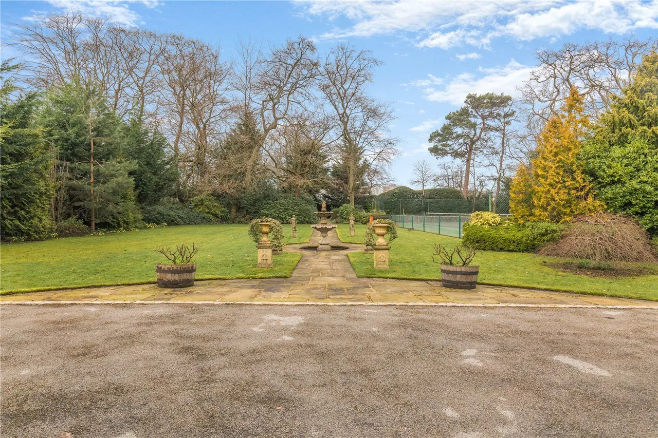 Slingsby Walk, Harrogate, North Yorkshire, HG2 8LN, photo 3