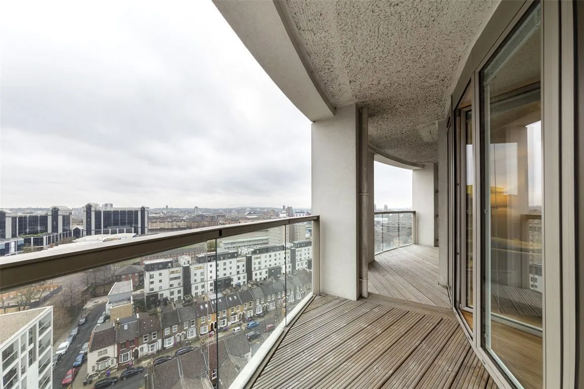 28 Quadrant Walk, Canary Wharf, photo 2