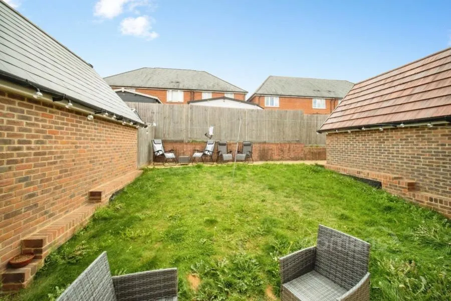 White Clover Drive, Basingstoke, RG23, photo 8