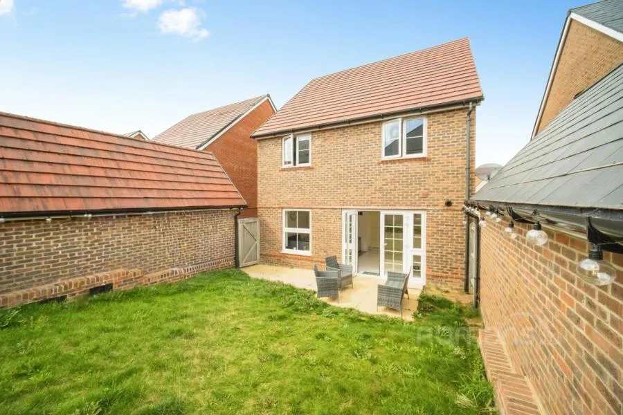 White Clover Drive, Basingstoke, RG23, photo 7
