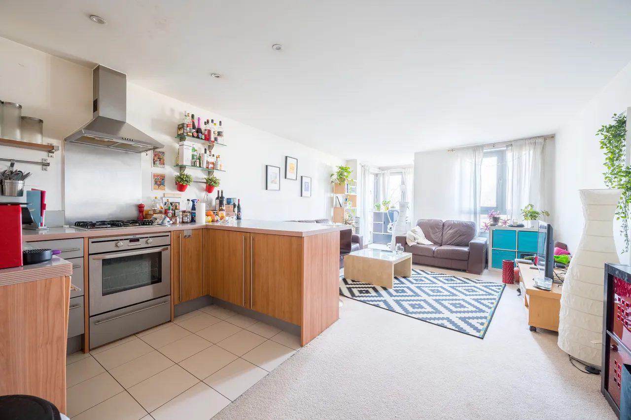 85 Carronade Court, Eden Grove, London, photo 2
