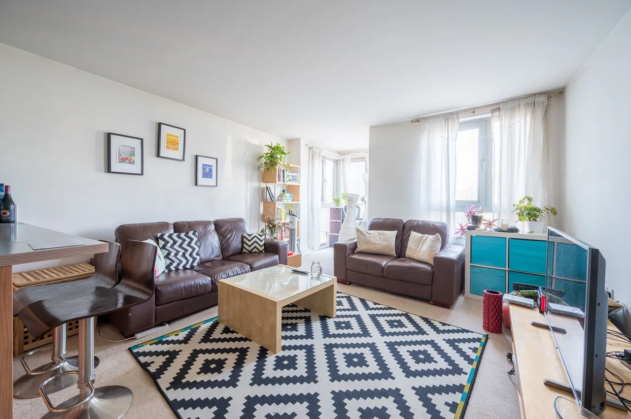 2 bed flat to rent — 85 Carronade Court, Eden Grove, London