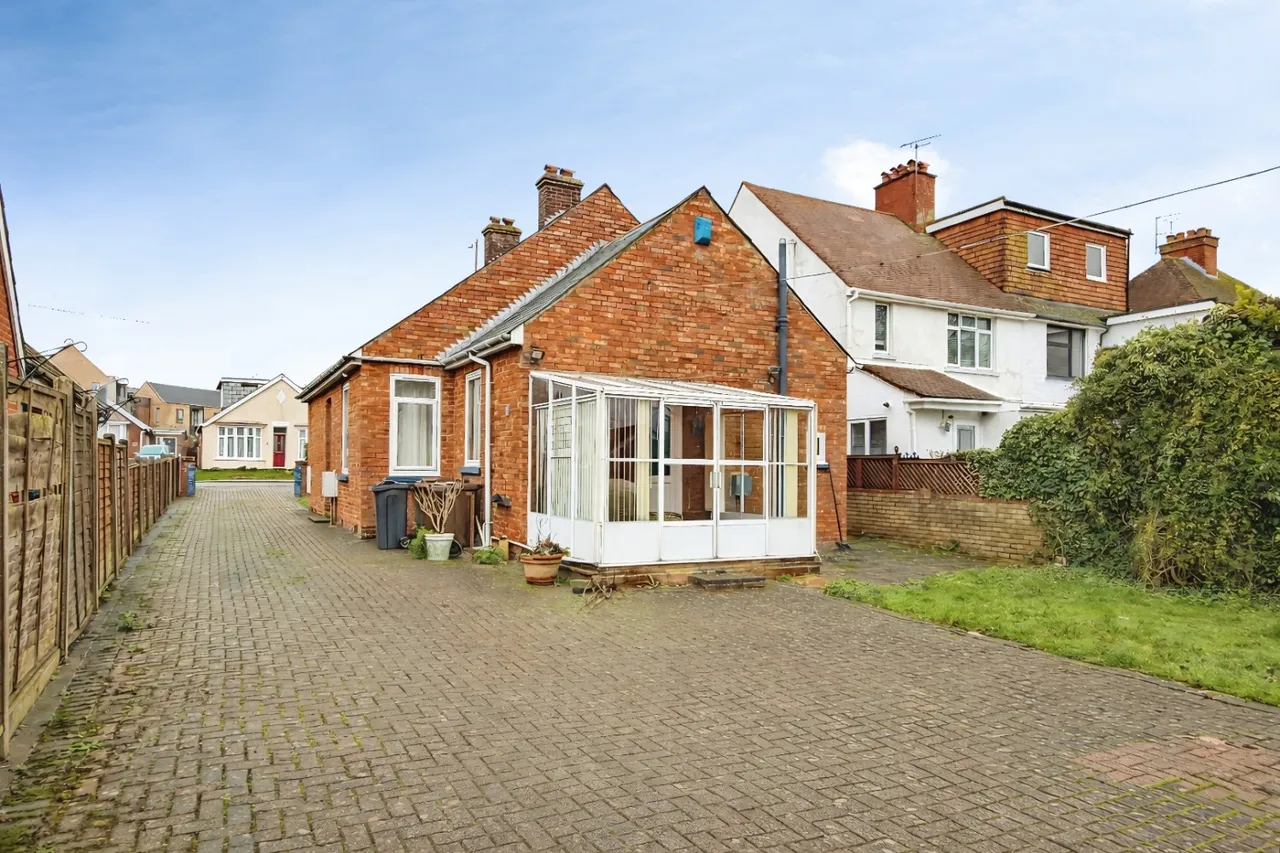 2 bed house for sale — Kingsnorth Road, Ashford