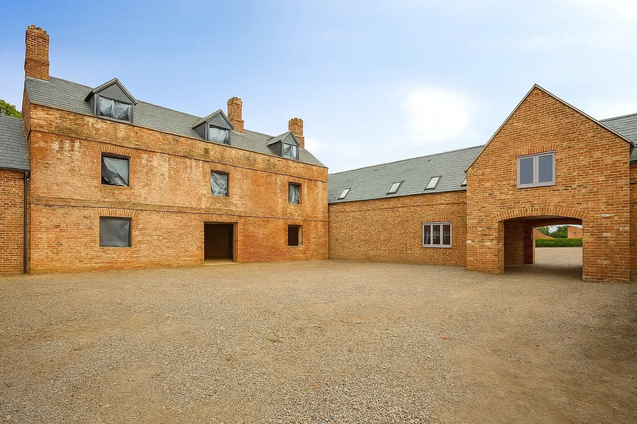 2 bed flat for sale, Newstead Way, Loughborough, LE11