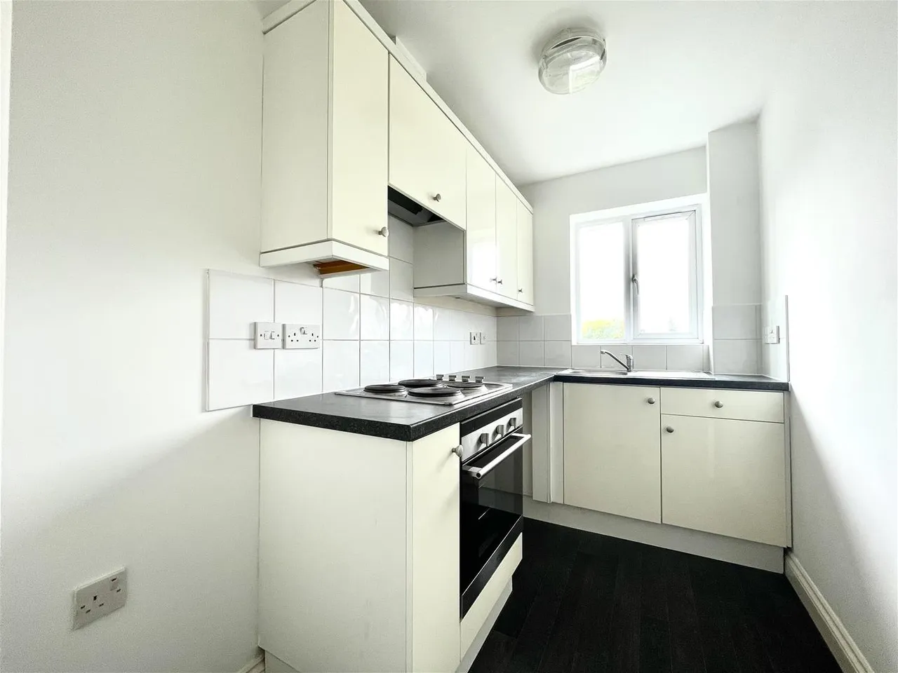 Bradley Court, Long Road, Canvey Island, photo 3