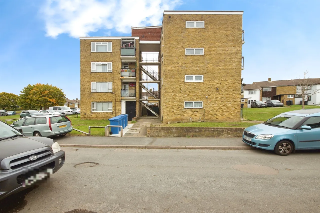 1 bed flat for sale — Little Pynchons, Harlow