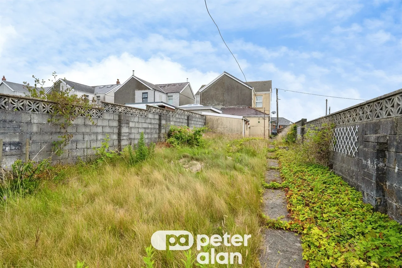 School Road, Neath, SA10, photo 15