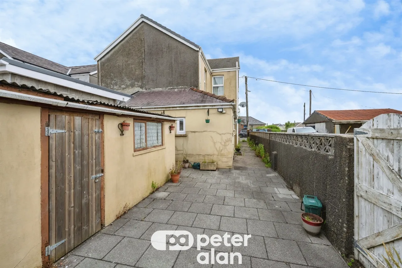 School Road, Neath, SA10, photo 7