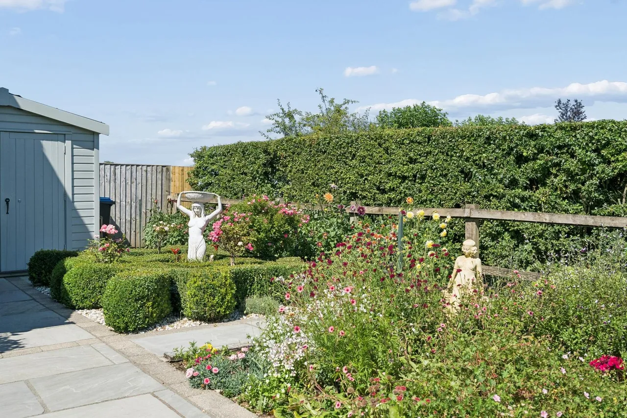 Hastoe Hill, Hastoe, HP23, photo 33