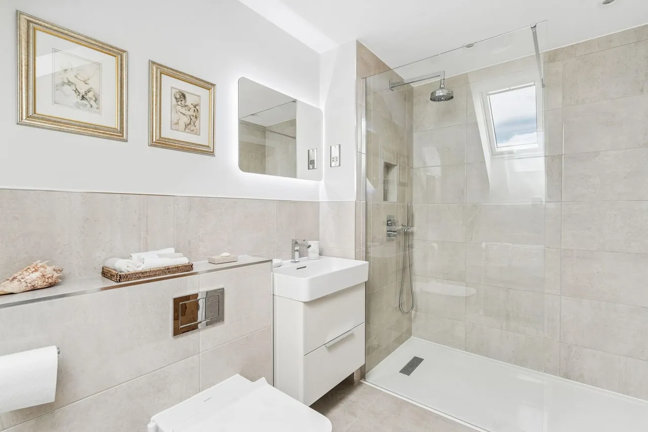 Hastoe Hill, Hastoe, HP23, photo 19