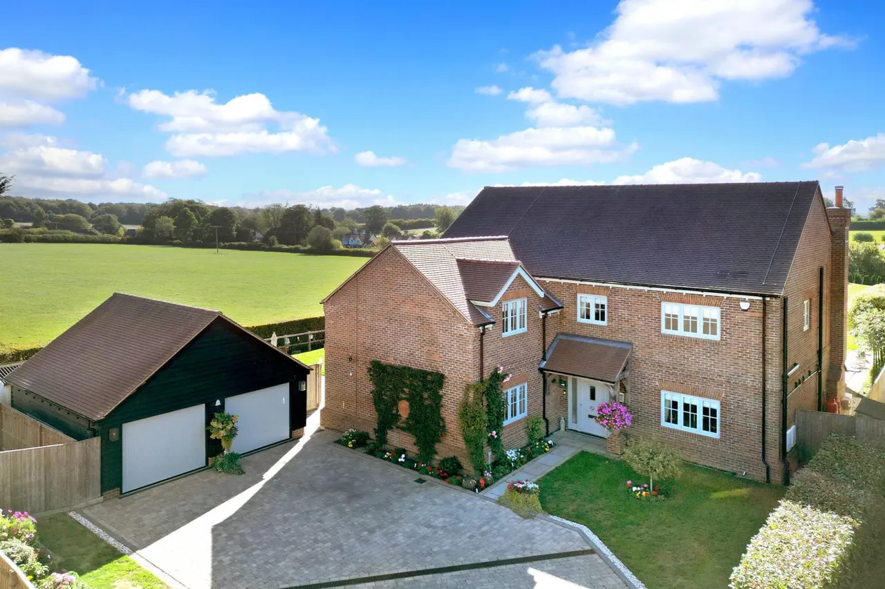 Hastoe Hill, Hastoe, HP23, photo 4