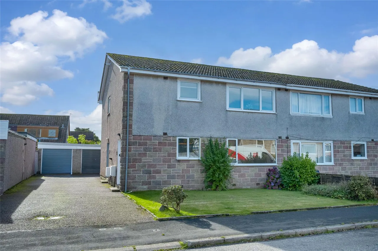 2 bed flat for sale, Kinmundy Gardens, Westhill, AB32