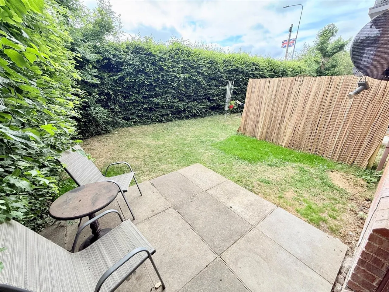 Horseshoe Close, Waltham Abbey, photo 9