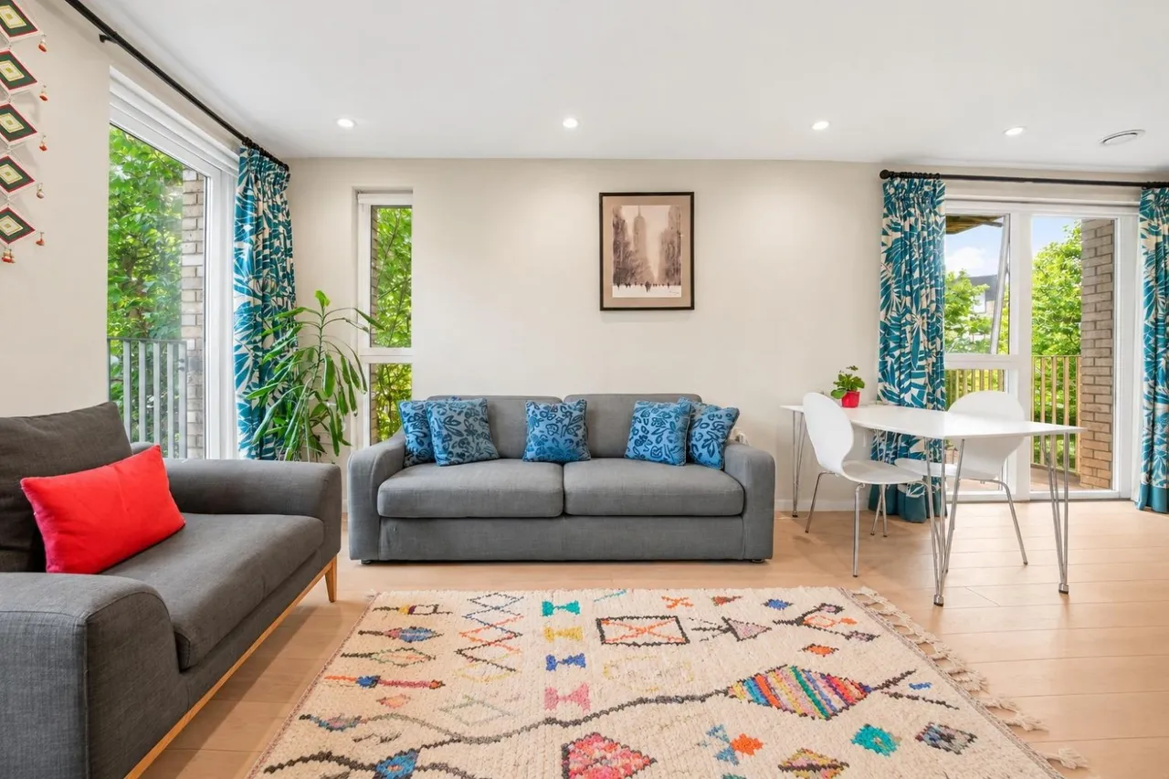2 bed flat to rent, New North Road, London, N1