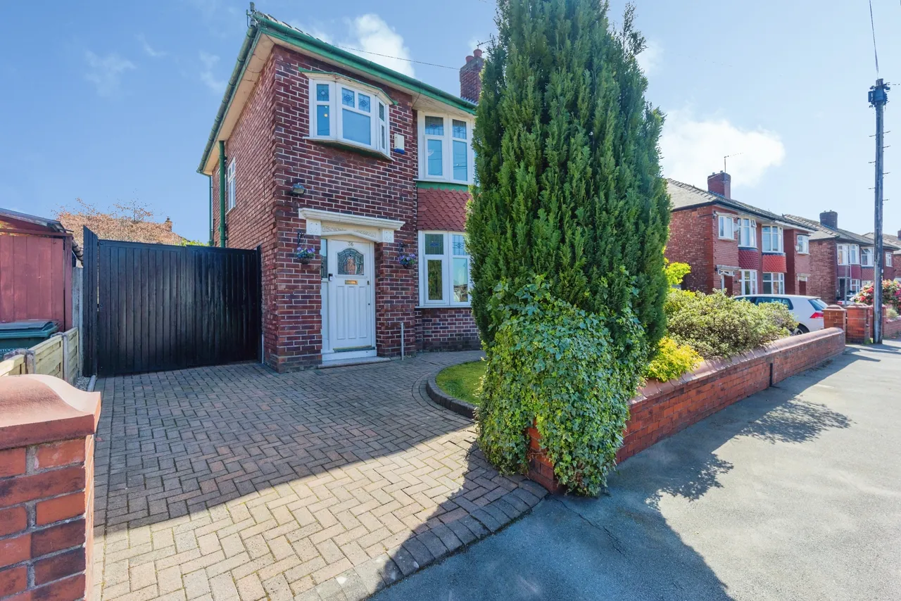 3 bed house for sale — Milwain Drive, Heaton Chapel, Stockport