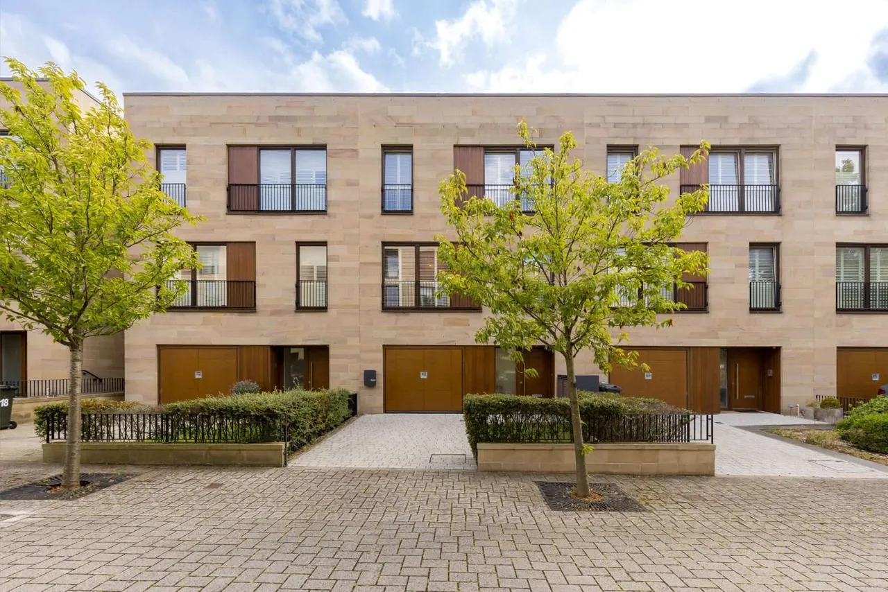 Wallace Gardens, Murrayfield, Edinburgh, EH12 6HT, photo 2