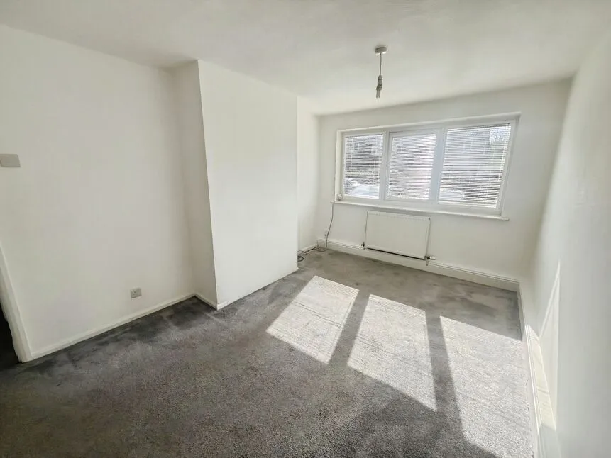 Highfield Road, Glossop, SK13, photo 2