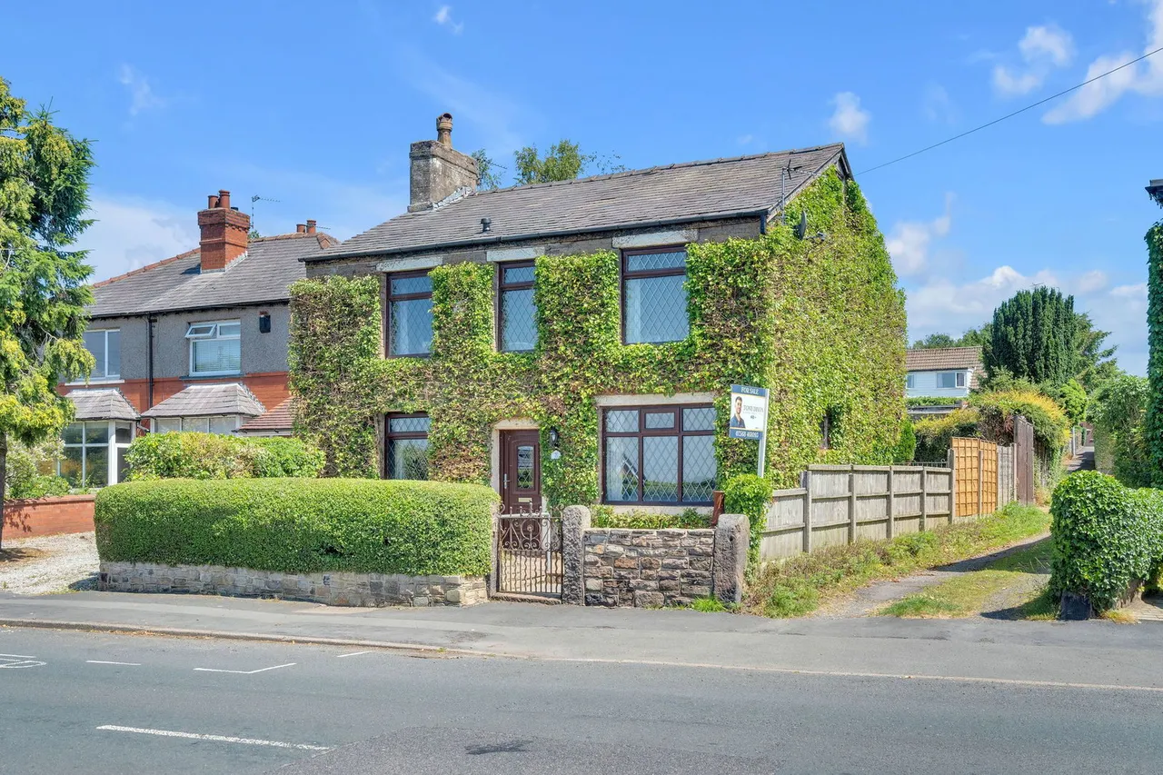 3 bed house for sale — Chorley Road, Heath Charnock, Lancashire, PR6