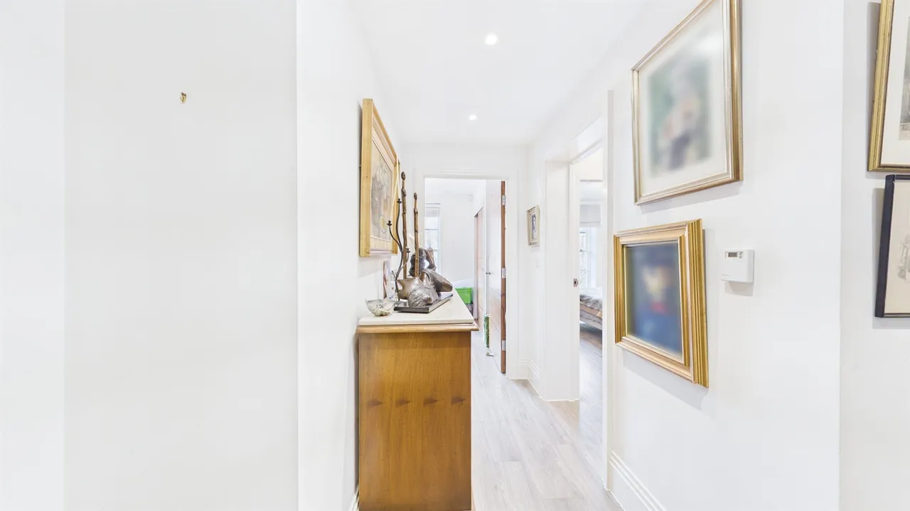 Ashridge Close, London, photo 8