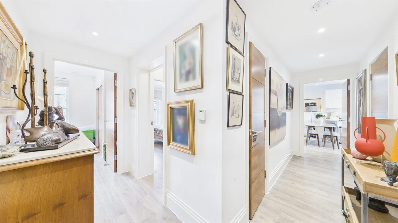 Ashridge Close, London, photo 6