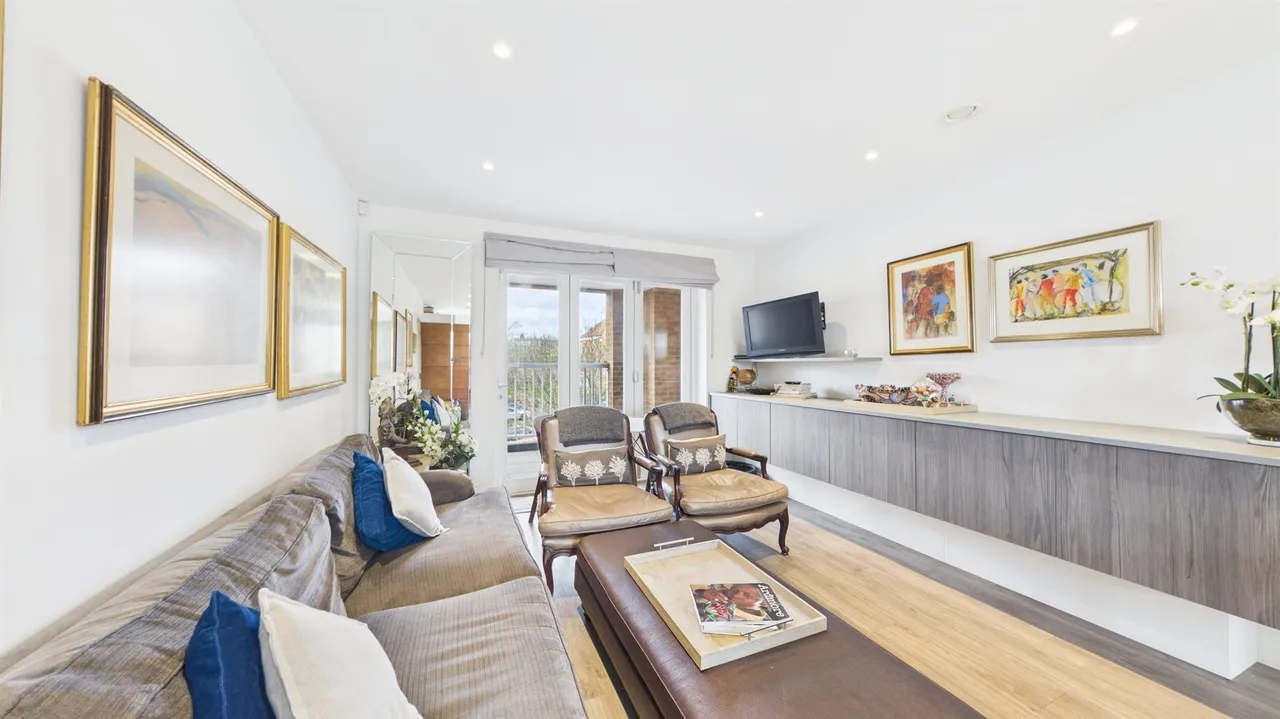 Ashridge Close, London, photo 12