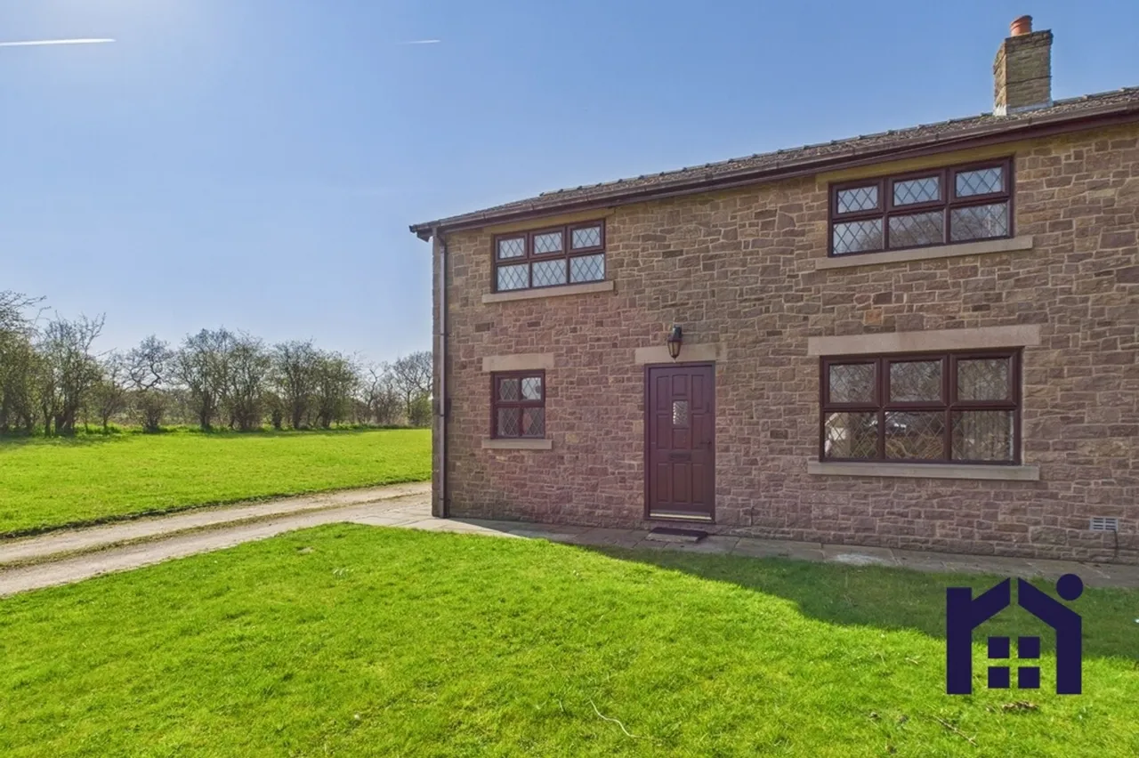 3 bed house to rent — Brook Lane, Charnock Richard, Chorley, PR7 5LJ