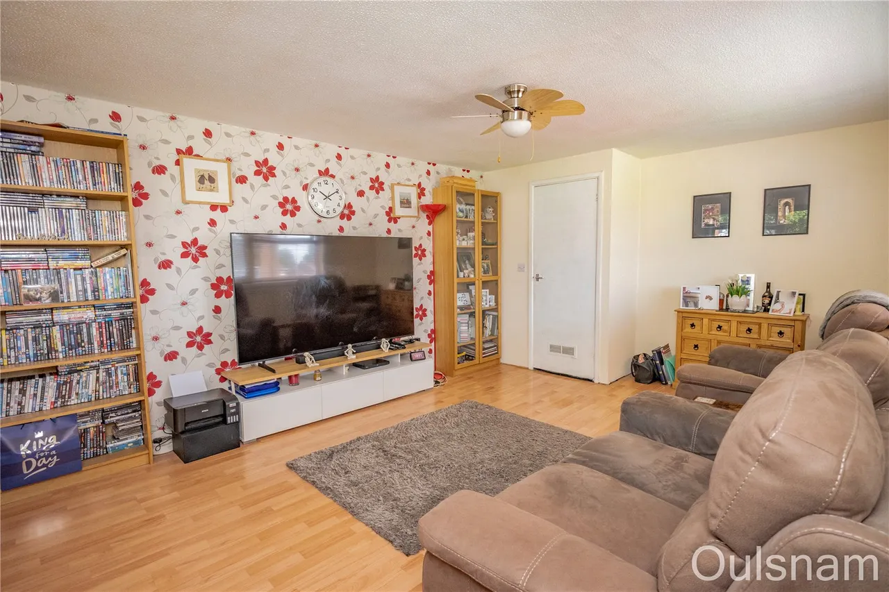 Aintree Close, Catshill, Bromsgrove, Worcestershire, B61 0LW, photo 2