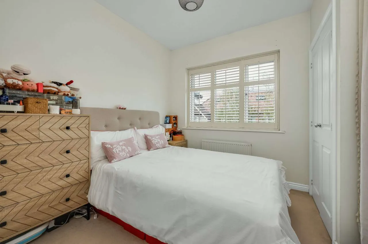 Poplar Road, Esher, KT10, photo 3