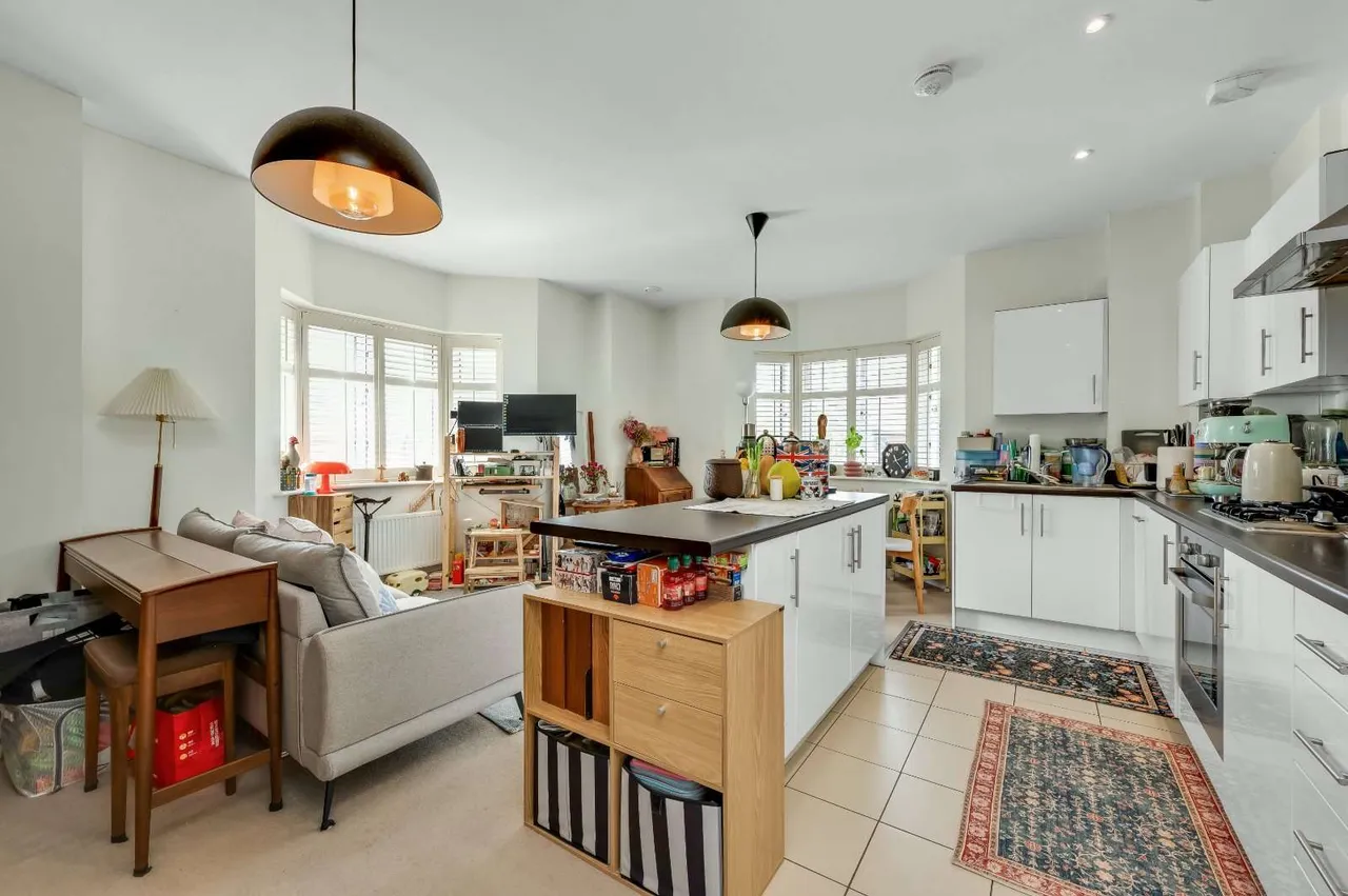 Poplar Road, Esher, KT10, photo 8