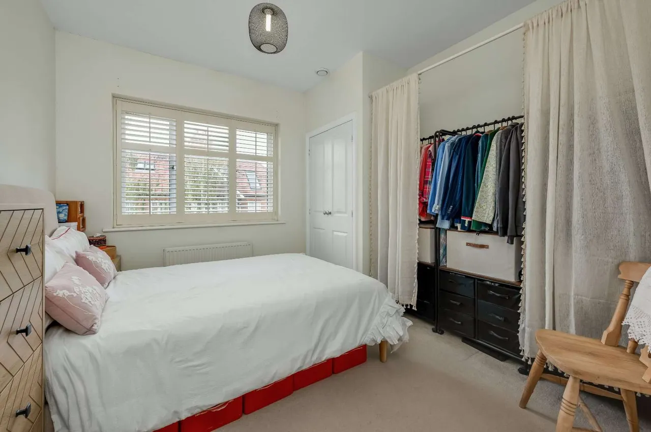 Poplar Road, Esher, KT10, photo 5