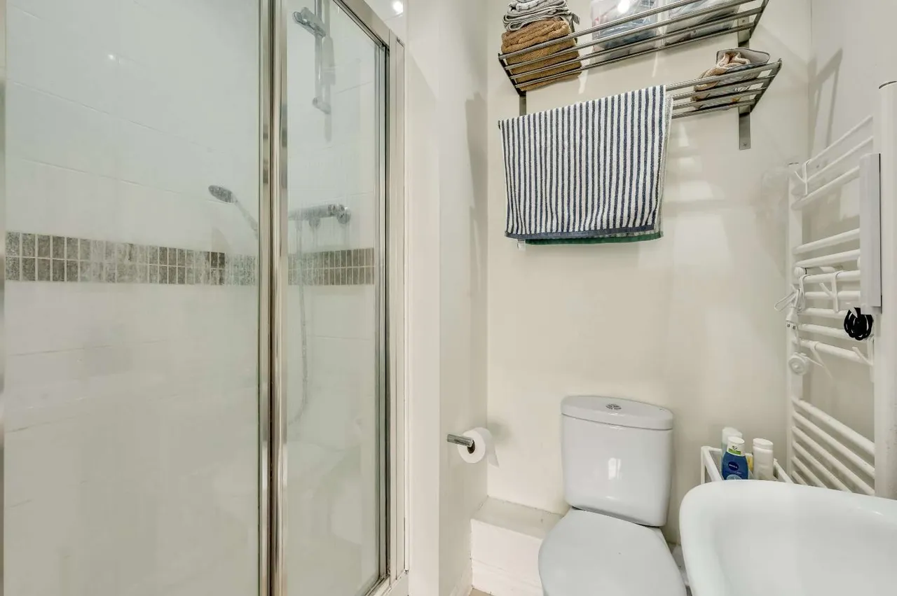 Poplar Road, Esher, KT10, photo 6
