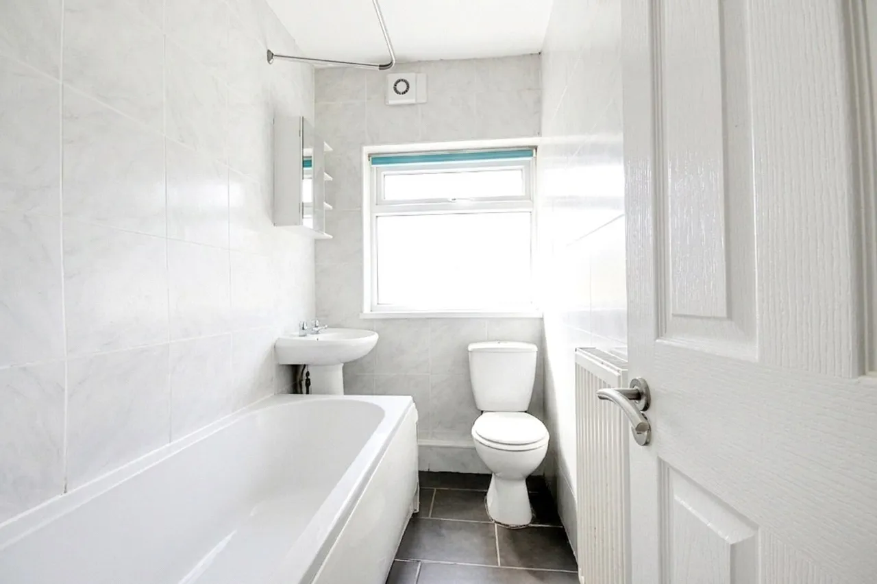 Westmoor Road, Enfield, photo 6