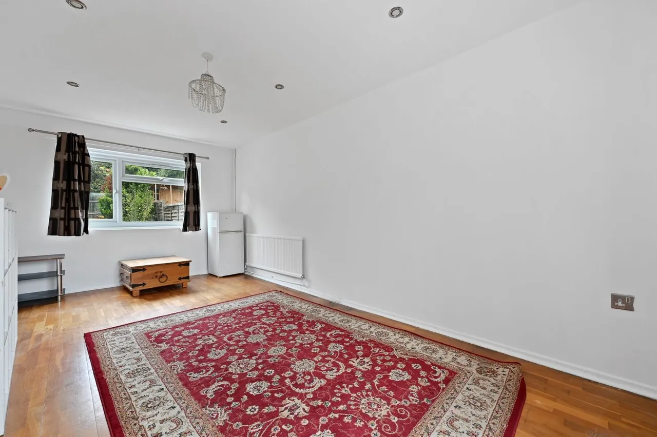 Blenheim Road, Northolt, UB5, photo 4