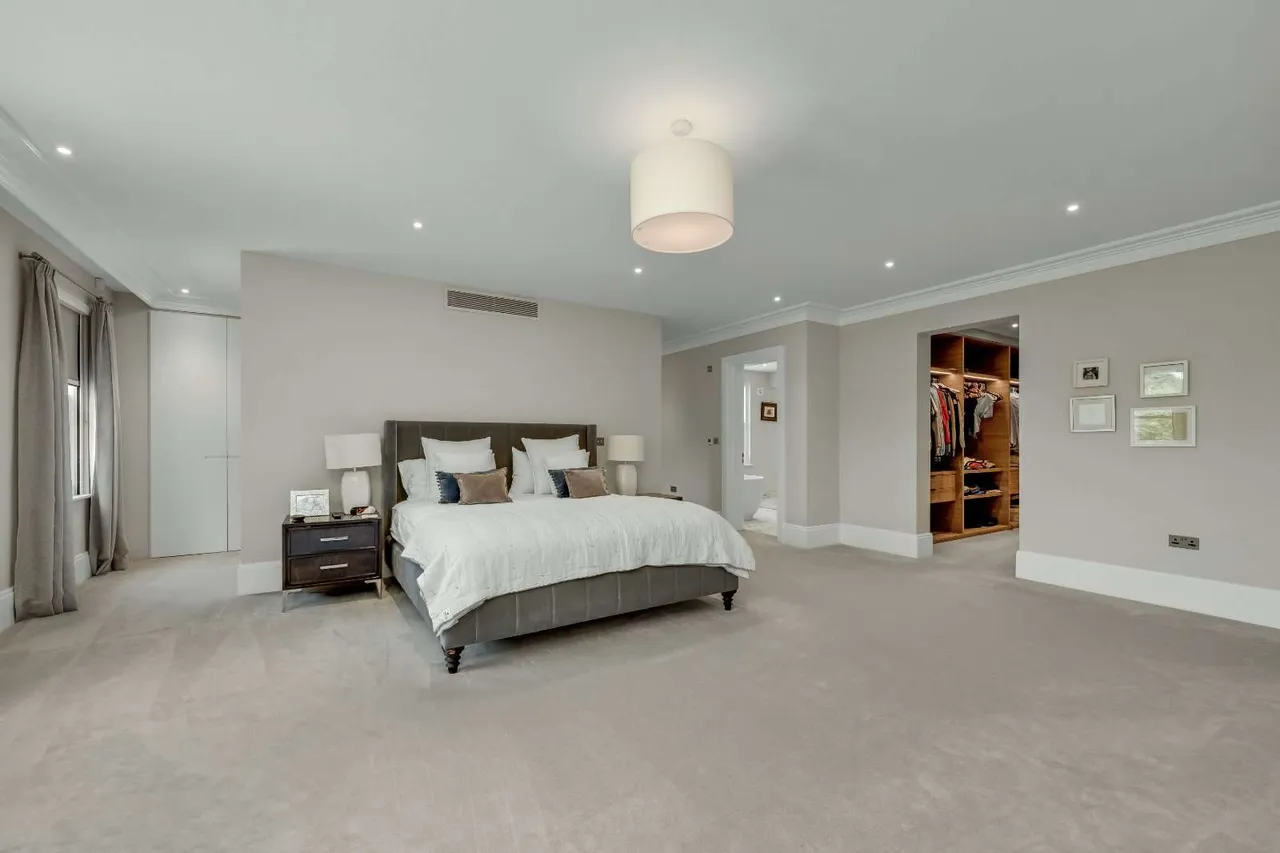 Birds Hill Rise, Oxshott, Surrey, KT22 0SW, photo 5
