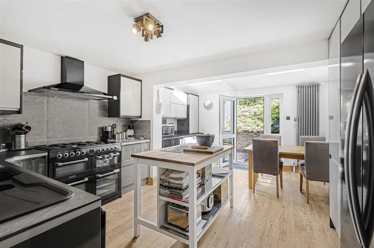 2 bed house for sale, St Leonards Close, Newhaven