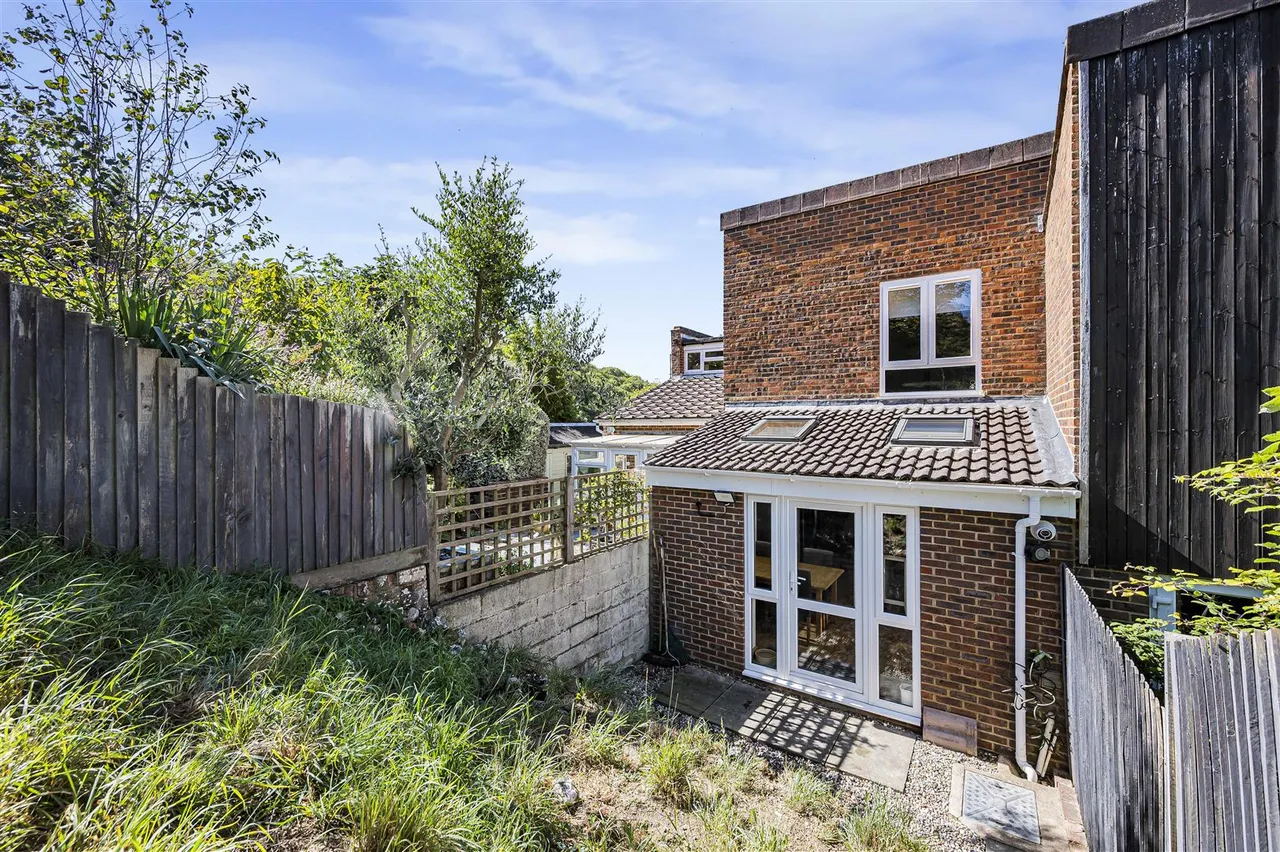 St Leonards Close, Newhaven, photo 27