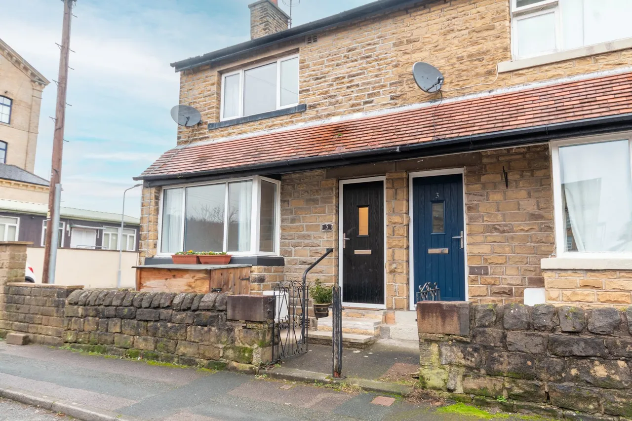 2 bed house for sale, Hillside Road, Bingley, BD16