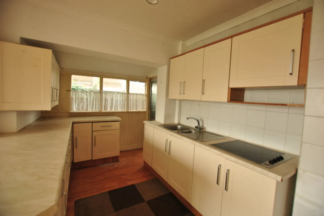 Lower Higham Road, Gravesend, kent, DA12 2NR, photo 5