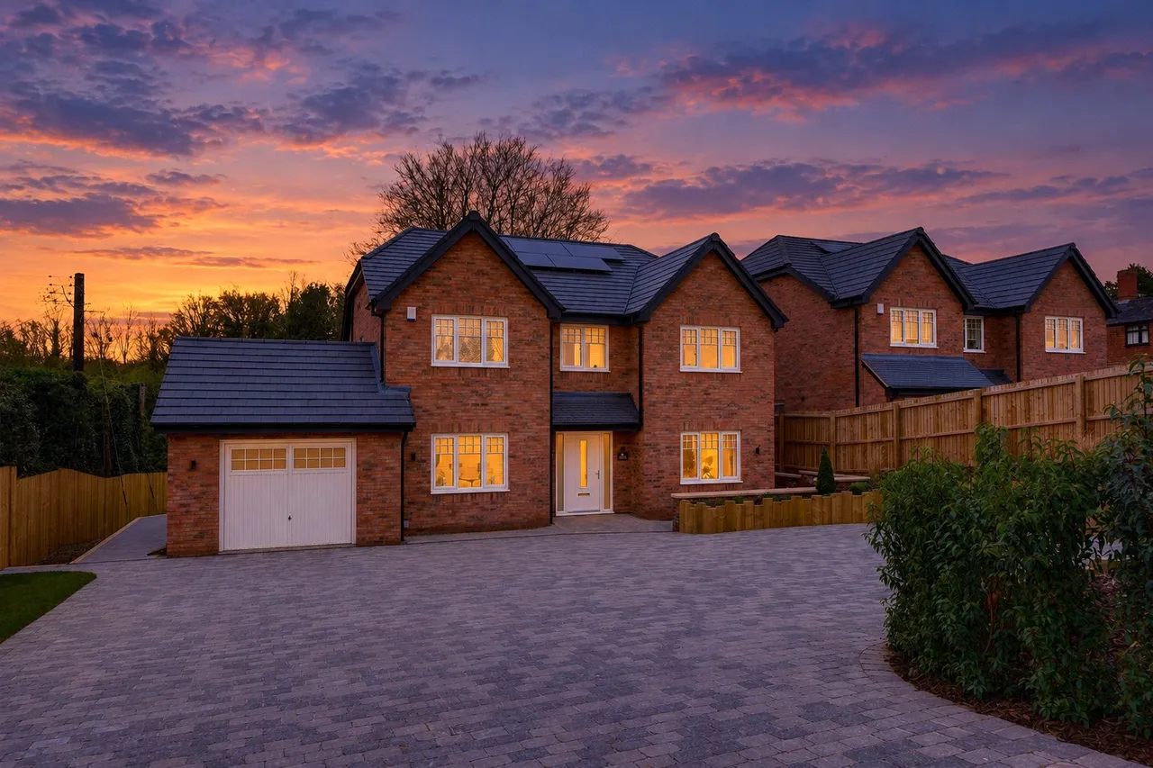 5 bed house for sale — Alcester Road, Finstall, Bromsgrove, Worcestershire, B60 1EL