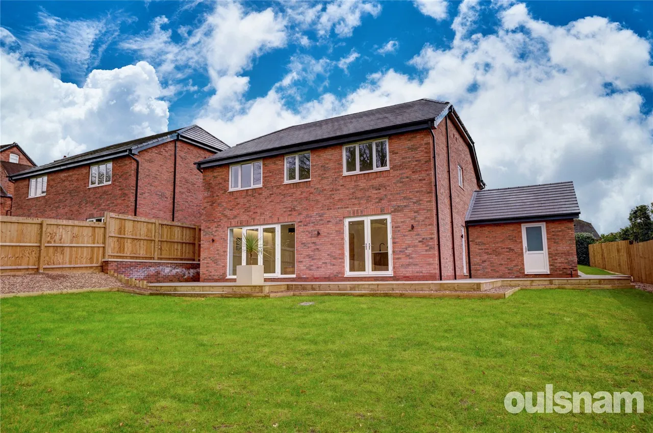 Alcester Road, Finstall, Bromsgrove, Worcestershire, B60 1EL, photo 26