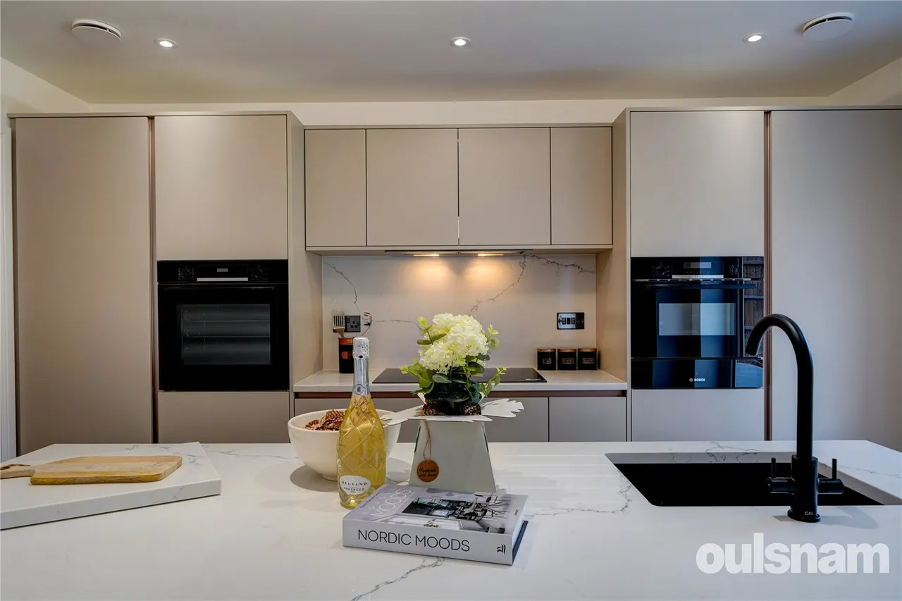 Alcester Road, Finstall, Bromsgrove, Worcestershire, B60 1EL, photo 13