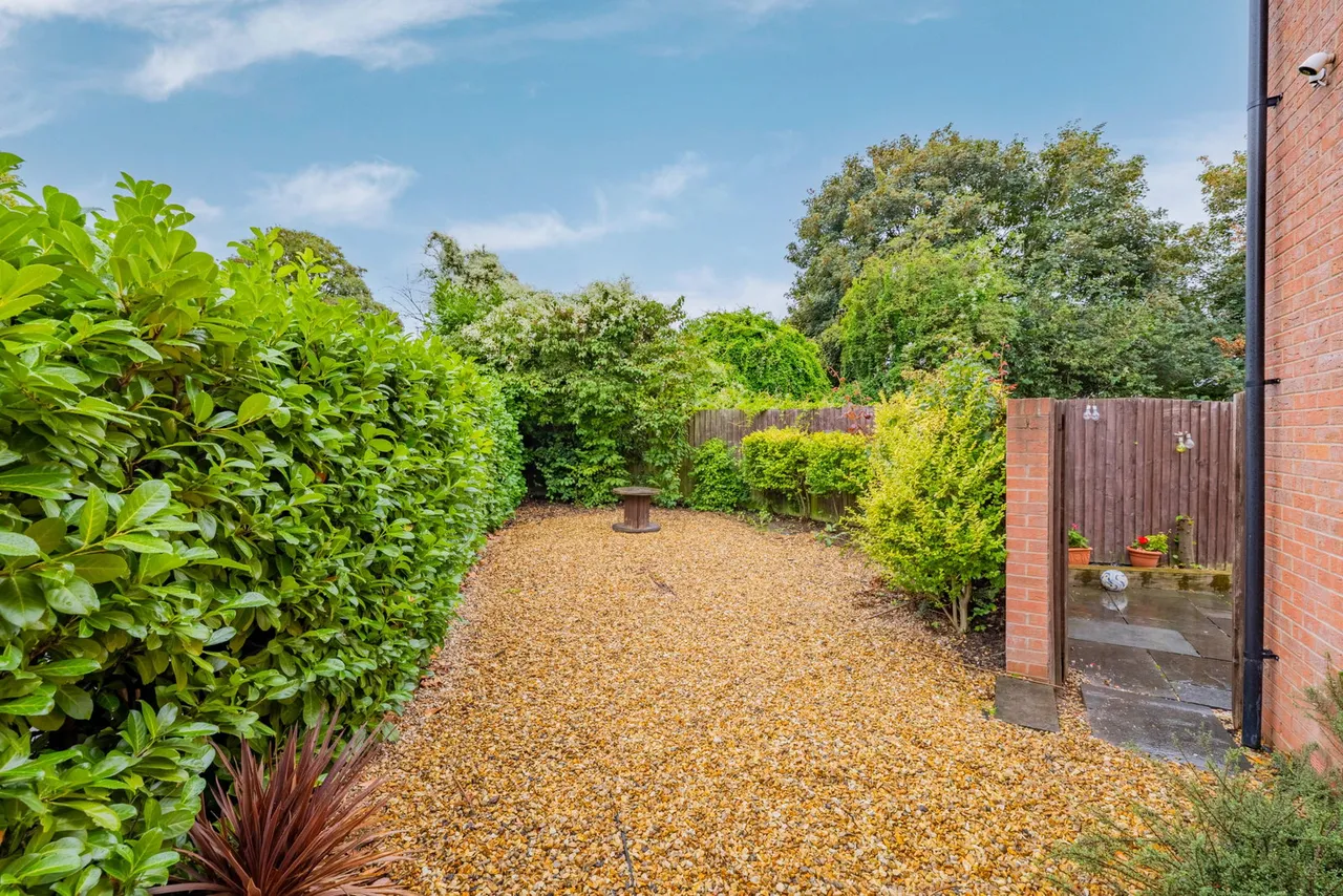 Brythill Drive, Brierley Hill, DY5, photo 26