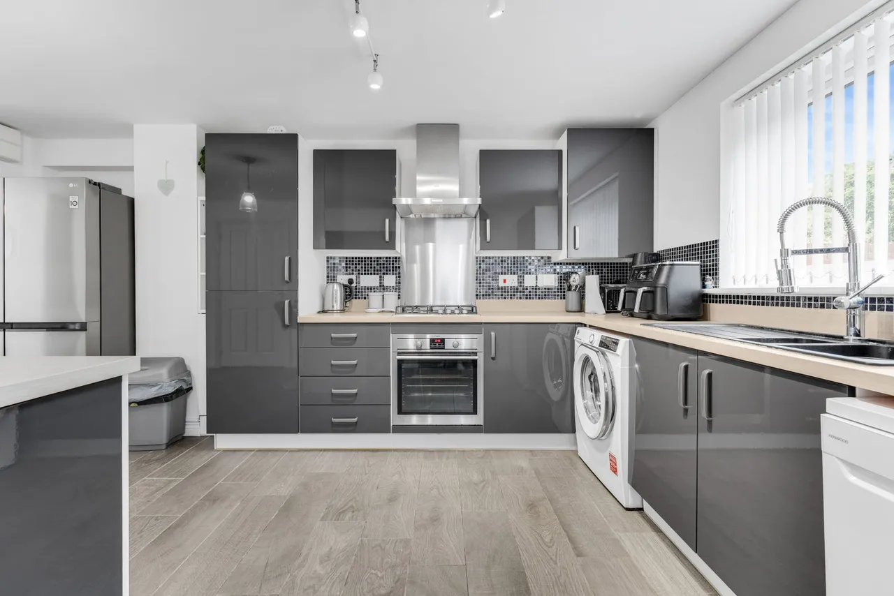 Brythill Drive, Brierley Hill, DY5, photo 7