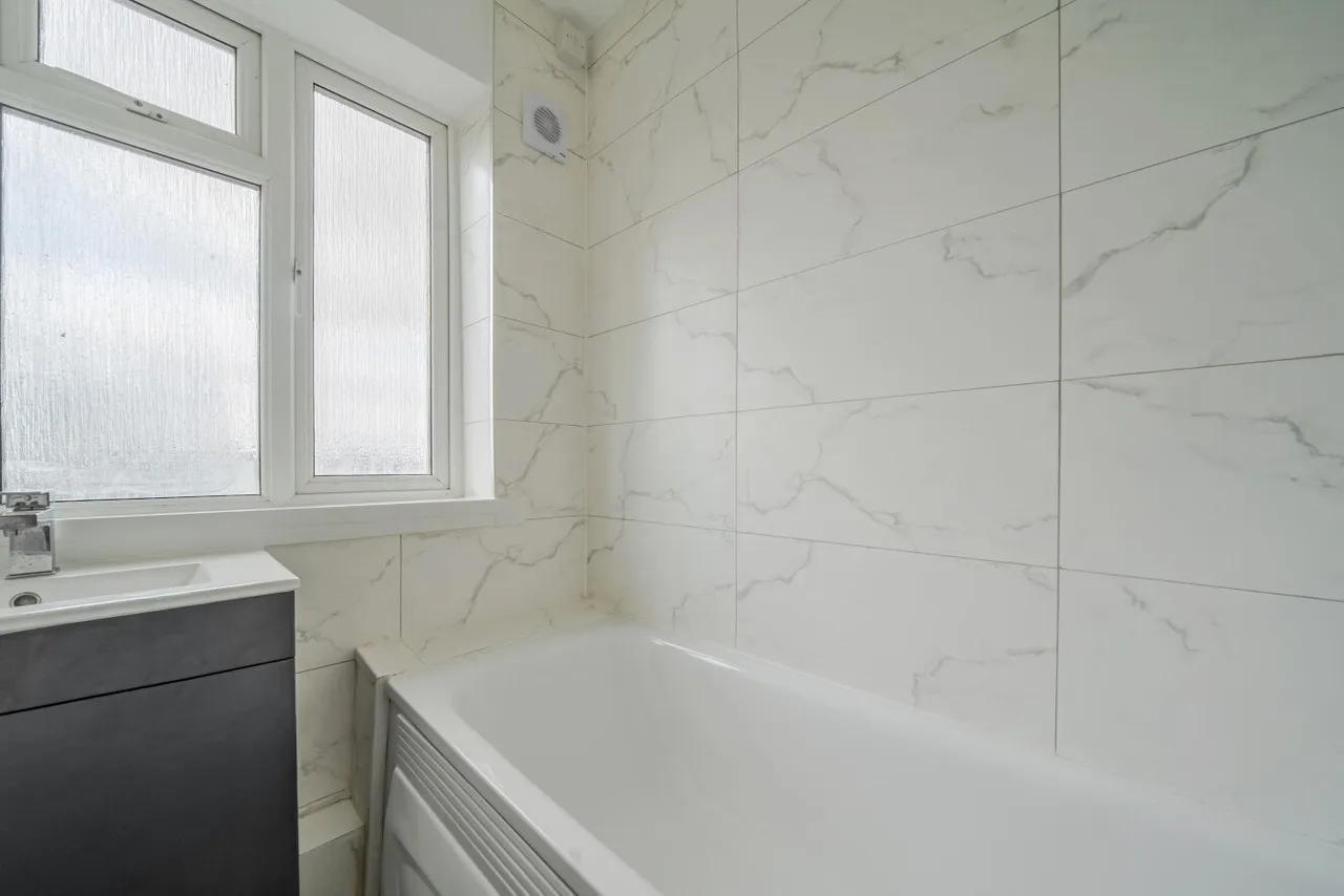 Bramshaw Rise, New Malden, KT3, photo 11