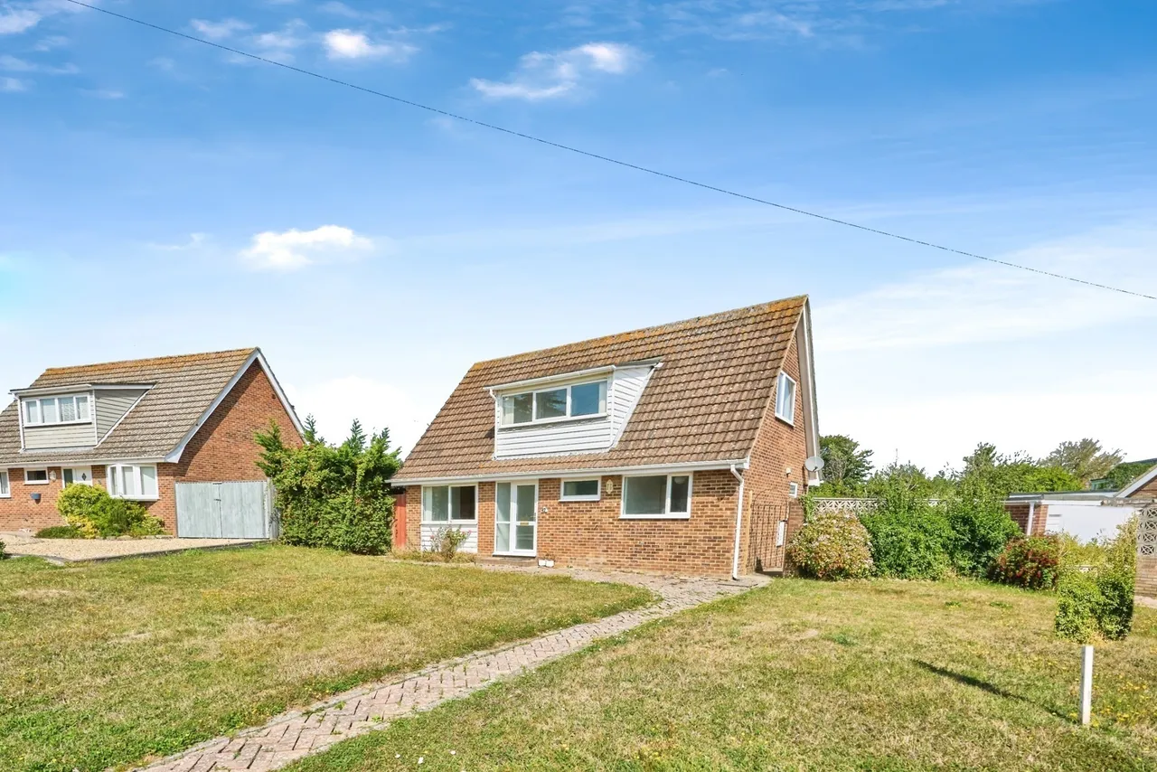 3 bed house for sale, Caws Avenue, Seaview, PO34