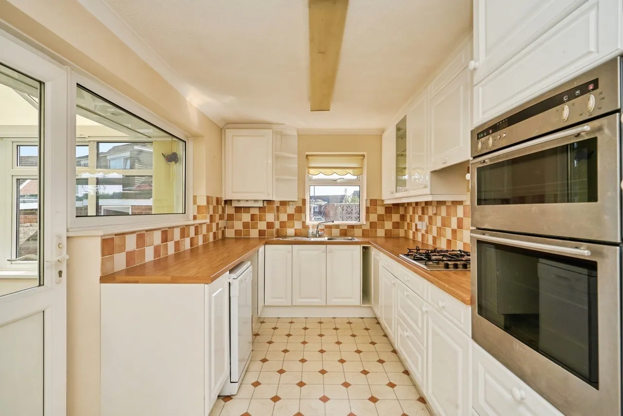 Caws Avenue, Seaview, PO34, photo 5