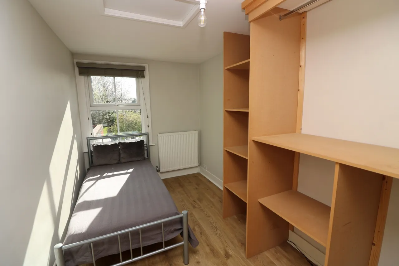 Wendover Road, Surrey Staines-upon-Thames, TW18, photo 9