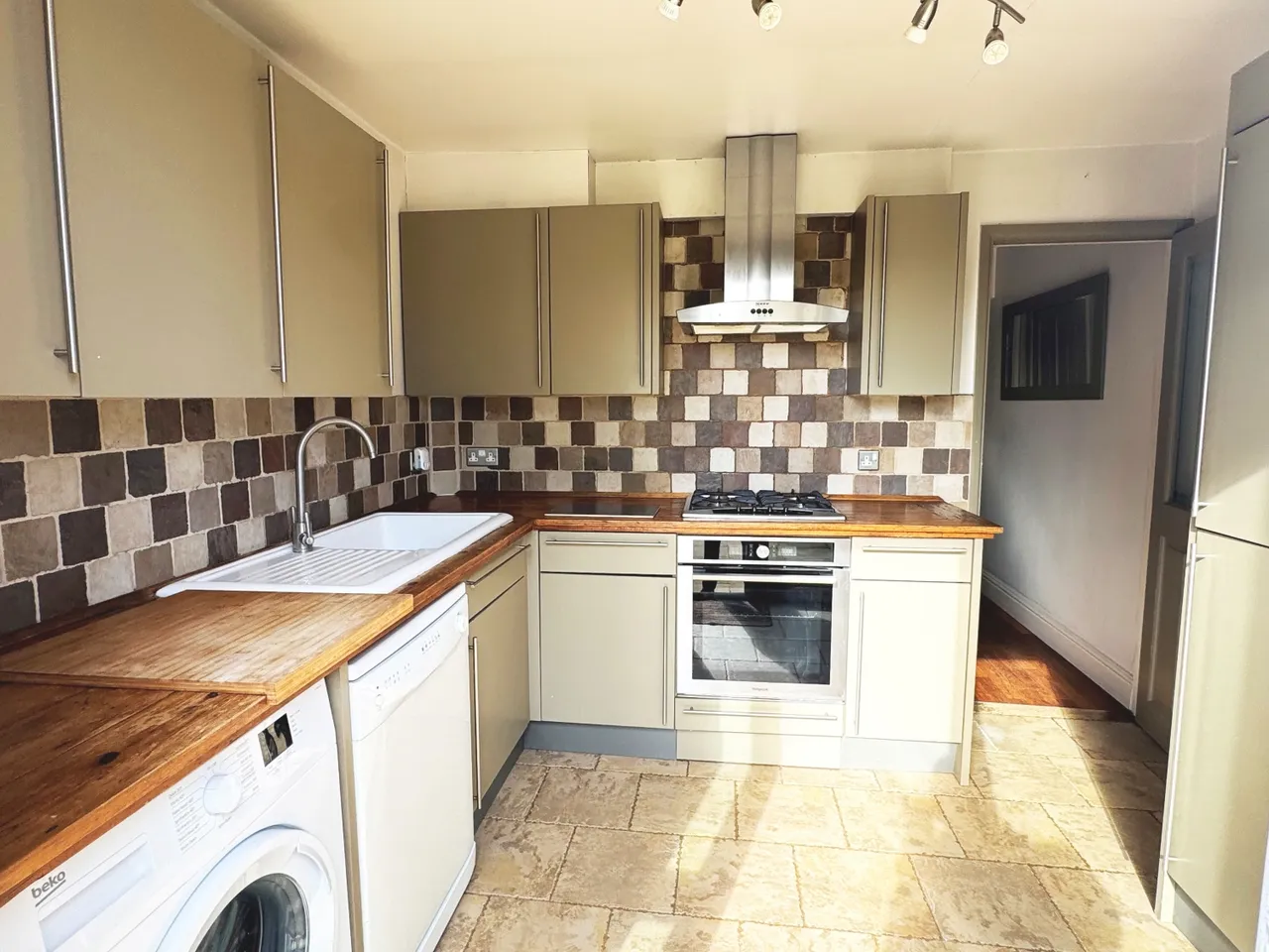 Wendover Road, Surrey Staines-upon-Thames, TW18, photo 4