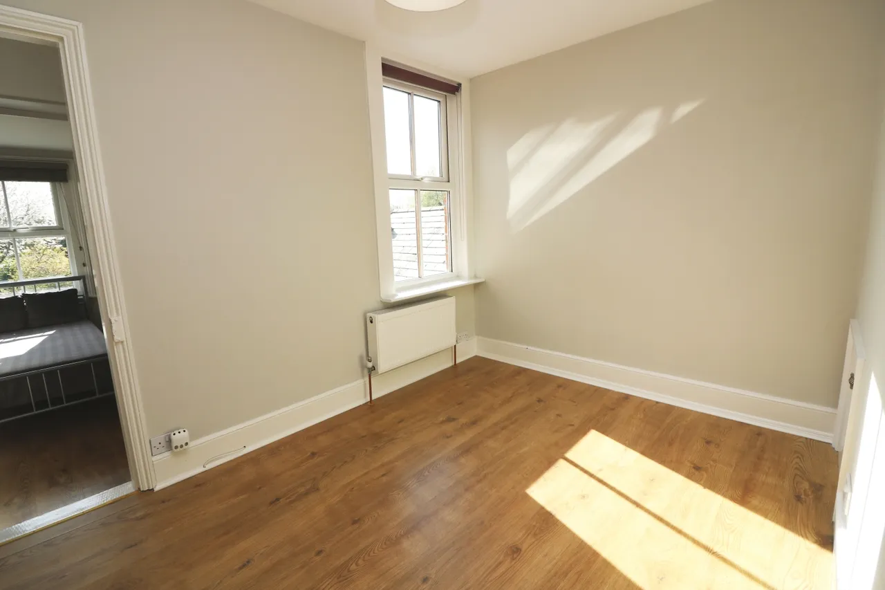 Wendover Road, Surrey Staines-upon-Thames, TW18, photo 8